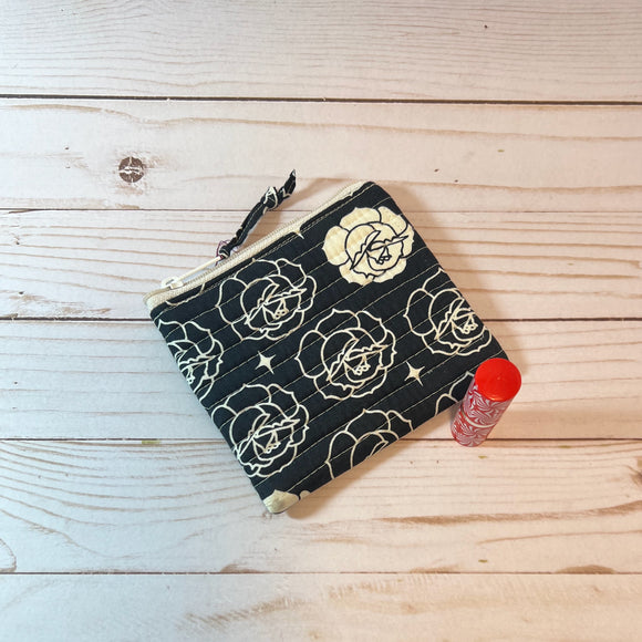 Small Zipper pouch | Navy & White Rose Quilted